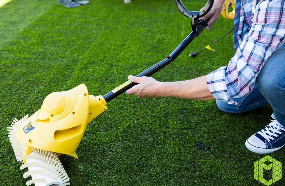 كيف يجب ان تتم صيانة وتنظيف العشب الصناعي Integral Turf