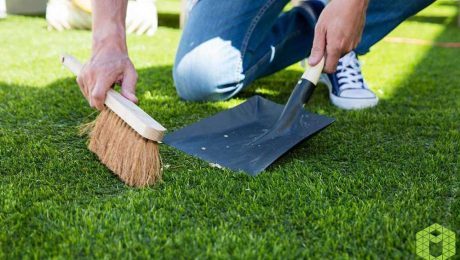 كيف يجب ان تتم صيانة وتنظيف العشب الصناعي ؟