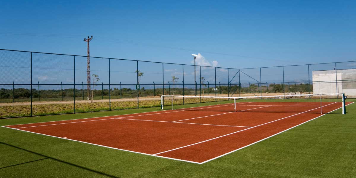 ملعب تنس عشبي